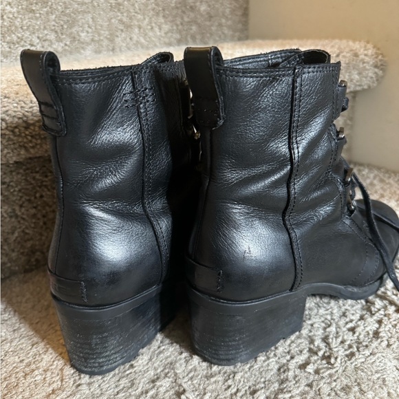 Sorel Boots size 9, used items, not new. May include signs of wear. - Picture 4 of 5